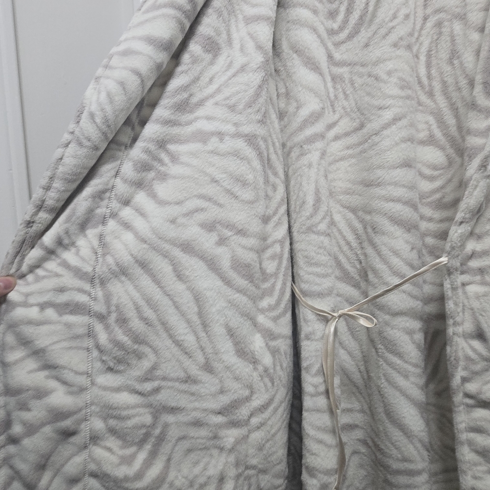 Soma Zebra Pattern Plush Robe - Picture 7 of 7